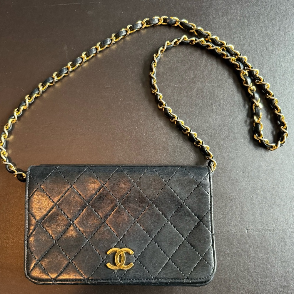 CHANEL Full Flap Lambskin Mini Pushlock Vintage Shoulder Bag. Chef’s Kiss.